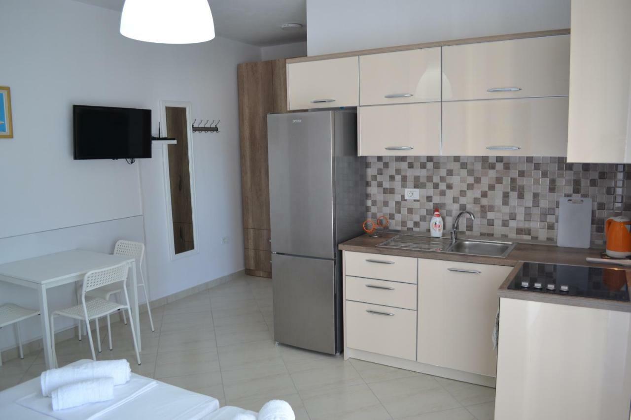 Kela's SEAVIEW Studio Apartment Vlore Bagian luar foto